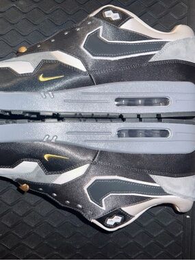 Nike Men’s 007 BIG HEAD MODE 13